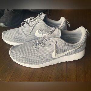 Men’s Nike sneakers size 11US Grey